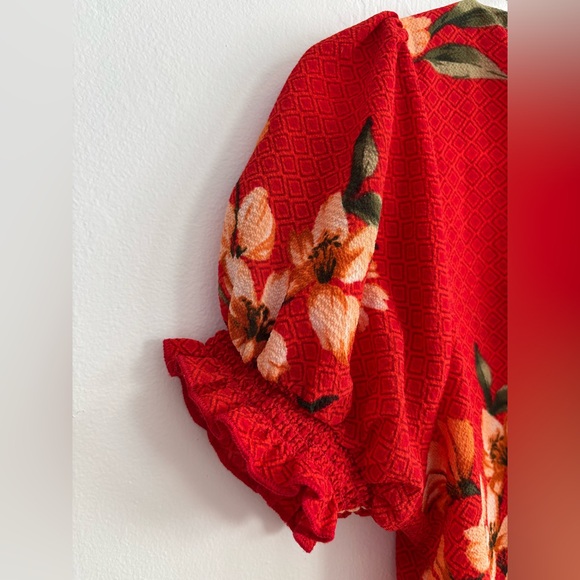 One Clothing Junior’s Blouse Red Floral Snap Closure Size Smalll - Picture 3 of 10